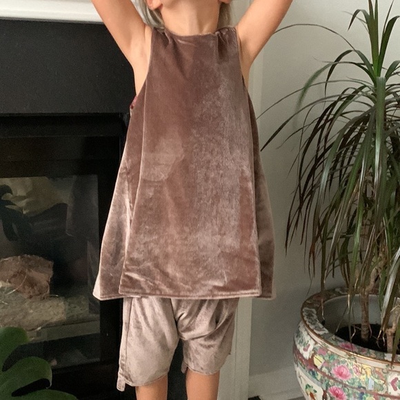 2‎ PCs Girls The Bae Hive Baesics Velvet tunic dress sz 4 NWT blush pink - Picture 14 of 15